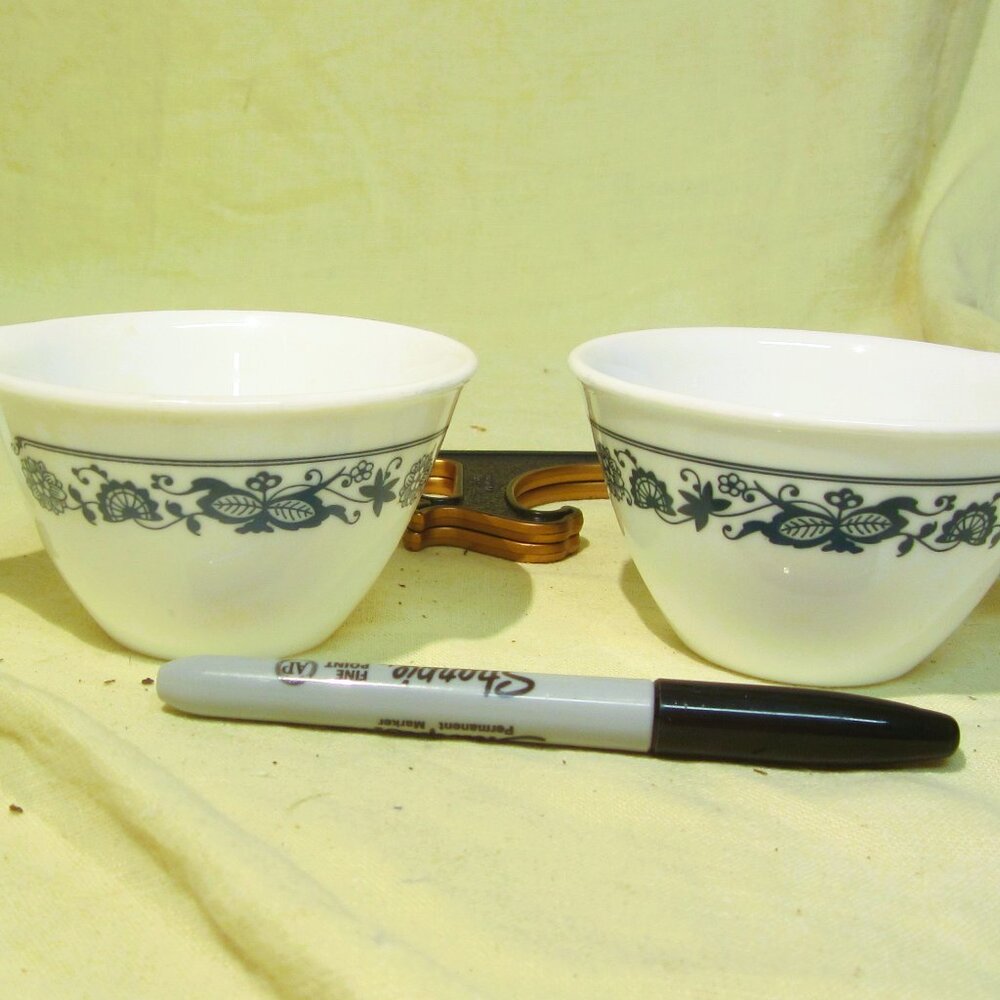 2 VTG CORELLE CUPS OLD TOWN BLUE, ONION FLOWER DESIGN READ ALL